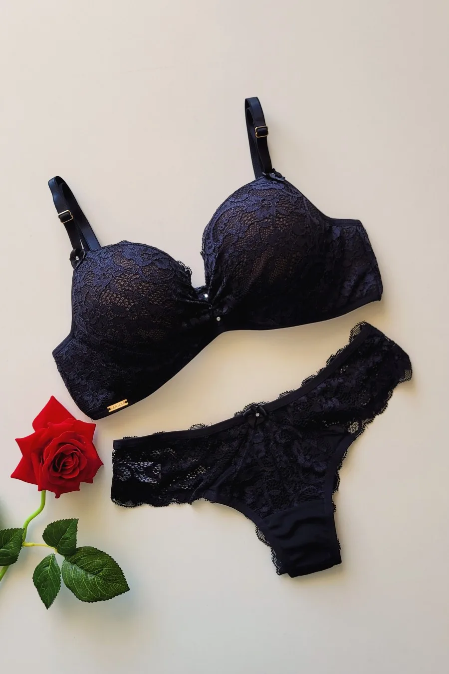 Conjunto em renda e tule base de espuma e detalhes em strass