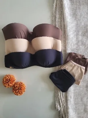 CONJUNTO TOMARA QUE CAIA COM FECHO NA LATERAL. ACOMPANHA UMA CALCINHA TRADICIONAL - ACOMPANHA 01 CALCINHA
