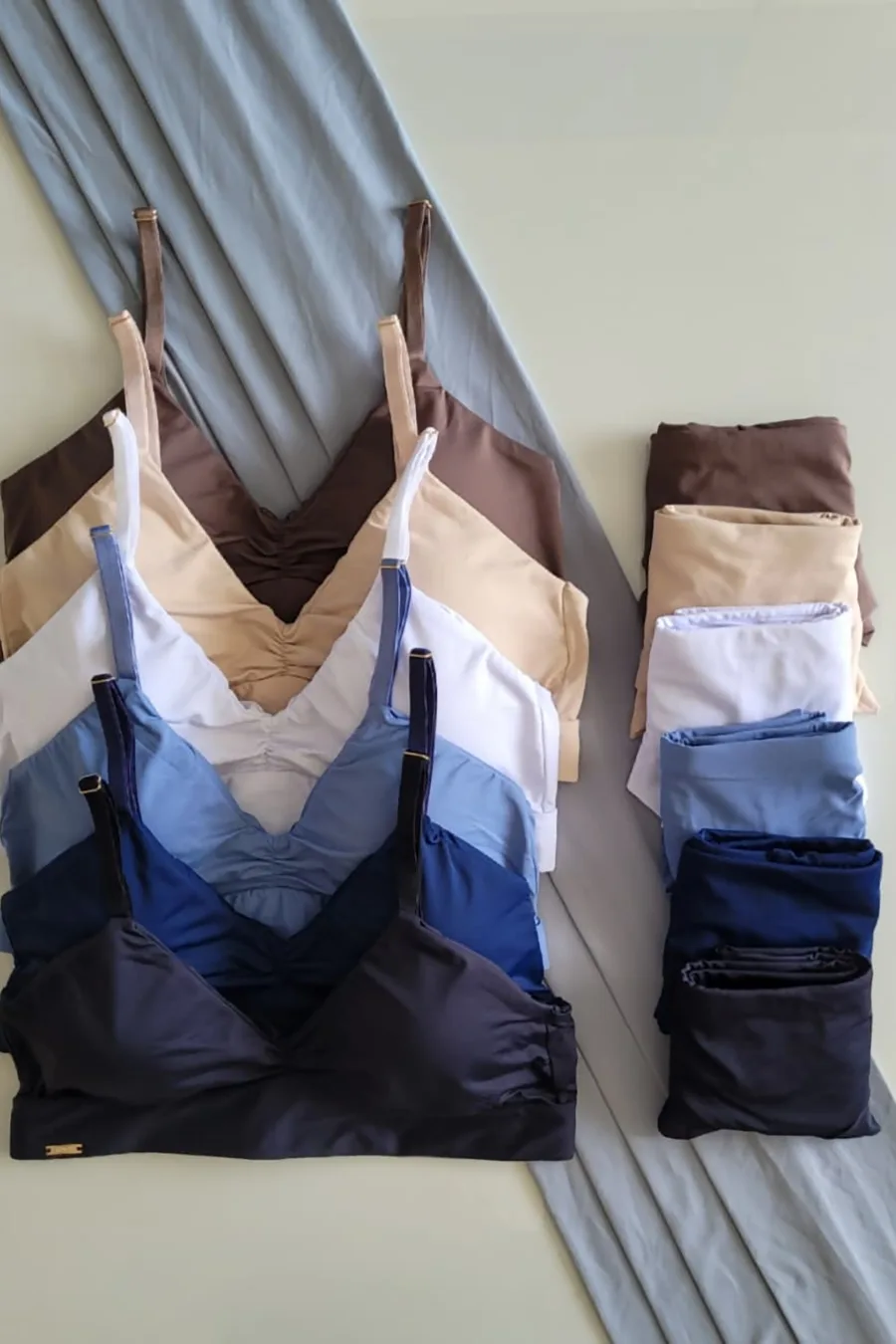 CONJUNTO COM BOJO REMOVÍVEL E CALCINHA INTEIRA DUPLA